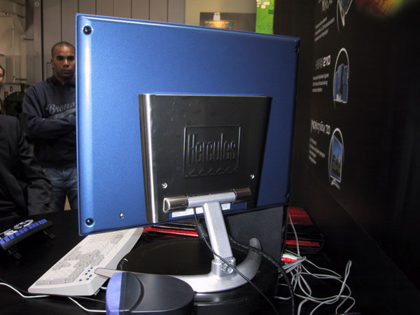 http://www.hardware.fr/medias/photos_news/00/04/IMG0004359_1.jpg