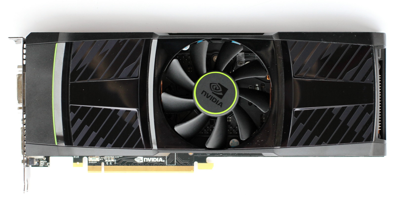 Specifications la GeForce GTX 590 Nvidia repond a AMD avec la GeForce GTX 590 HardWare