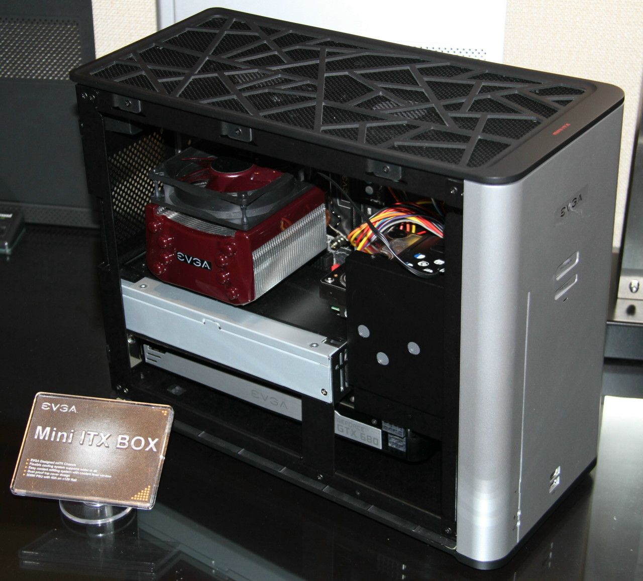 CES: EVGA: boitier mini-ITX avec watercooling - Boîtiers 