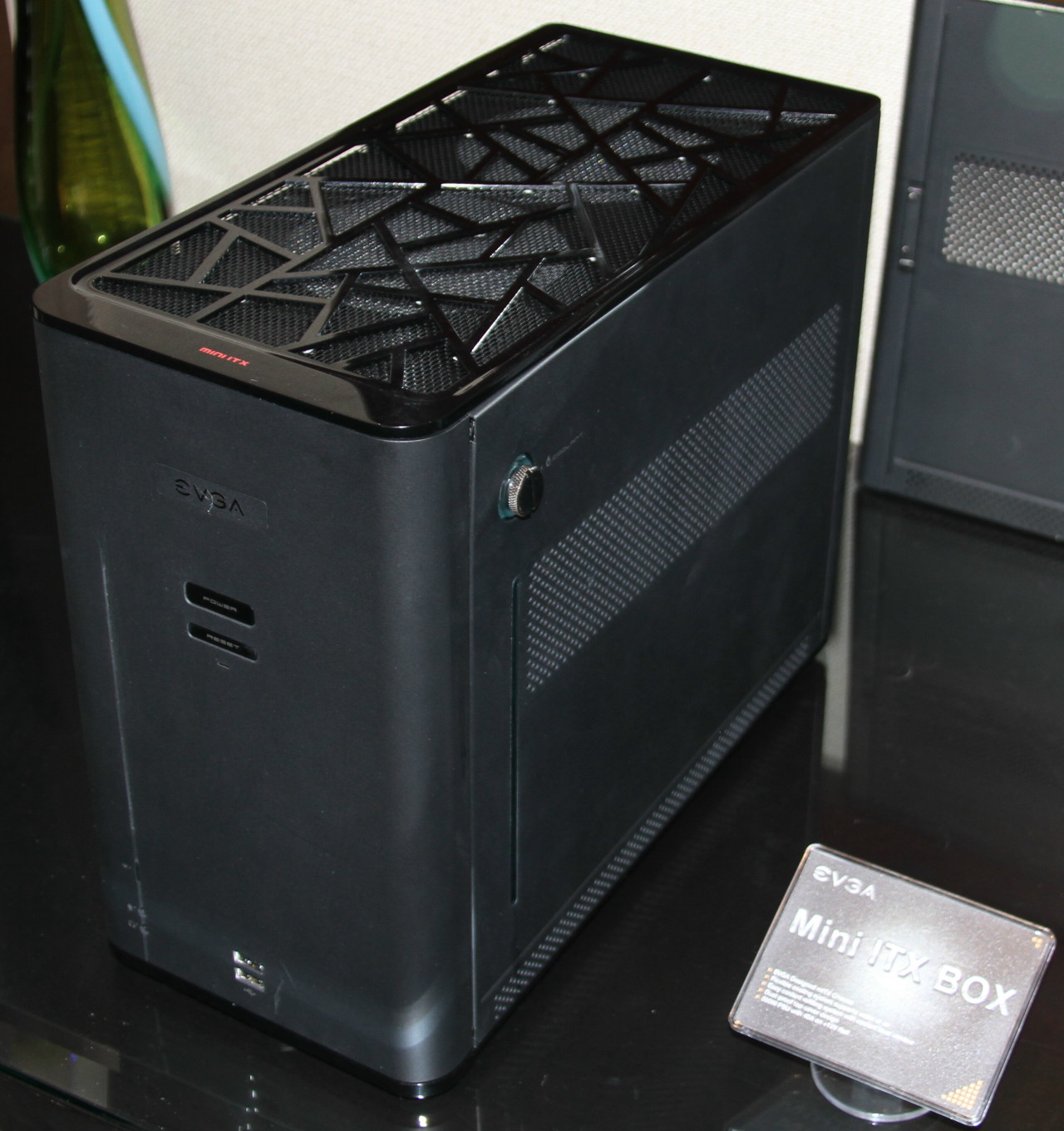 CES: EVGA: boitier mini-ITX avec watercooling - Boîtiers 
