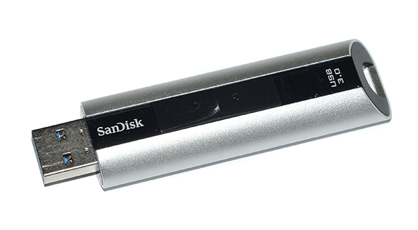 SanDisk Extreme PRO 128 Go : une clé USB 3.2 SSD dont les vitesses de  lecture vont jusqu'à 420 Mo/s et d'écriture atteignent 380 Mo/s